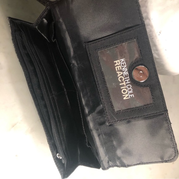 Kenneth Cole Reaction Snakeskin Print Wallet Black and Gray Color - Picture 7 of 7